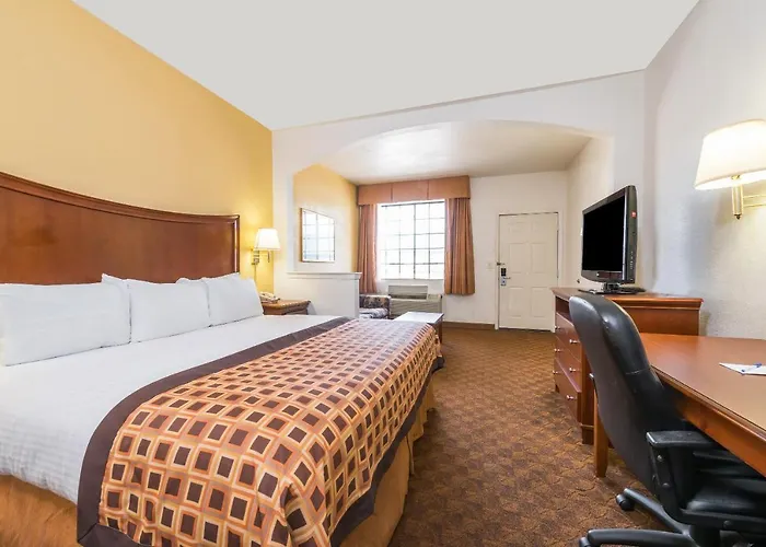 Americas Value & Worth South Hotel